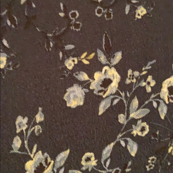 J Jill scoop neck floral printed blouse in… - Picture 2 of 4